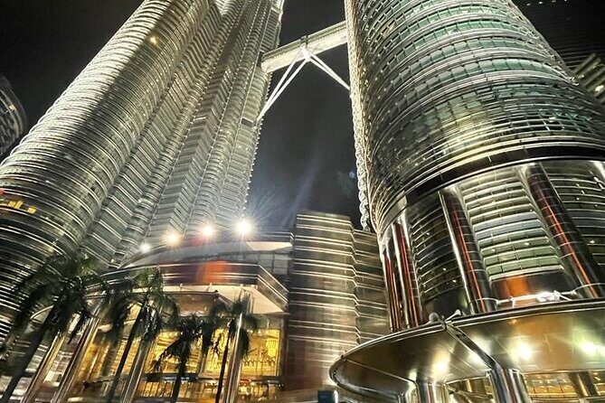 Kuala Lumpur City Tour with Petronas Twin Tower Admission Ticket - National Monument: a respectful pause