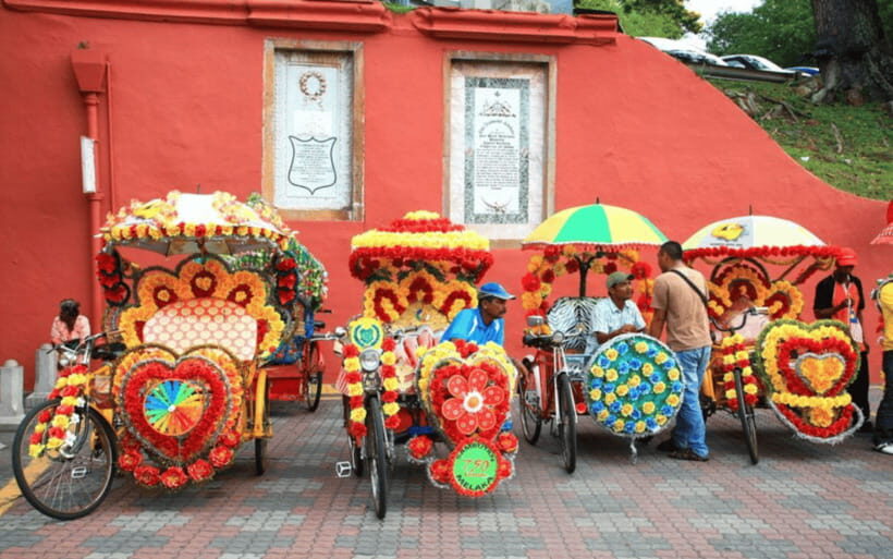 Kuala Lumpur Discovery: Shared Group Tour from Port Klang - Central Market and Chinatown: practical souvenir hunting with local texture