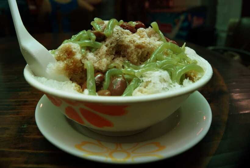 Kuala Lumpur: Evening Food Tour by Bike - Petronas Twin Towers Without the Usual Commute