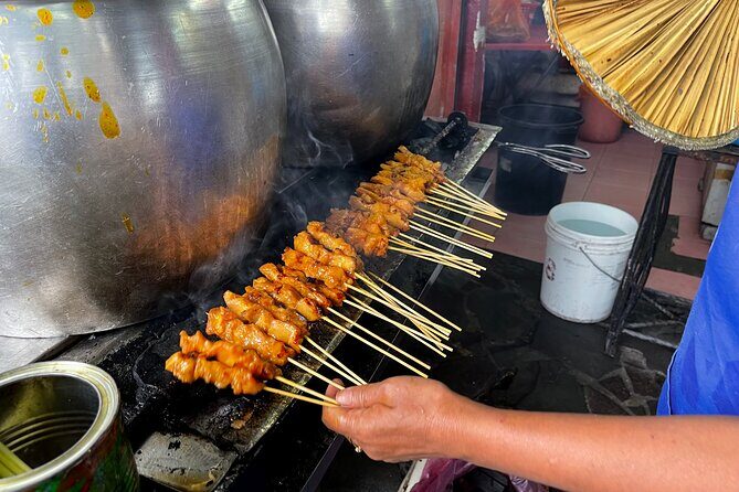 Kuala Lumpur Food Tour - Little India on Jalan Masjid India: Walking Past Shops, Then Eating