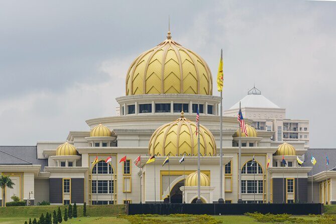 Kuala Lumpur Full Day City Tour with Petronas Twin Tower Tickets - Petronas Twin Towers: What the Included Ticket Gets You (and the Deck Fee)