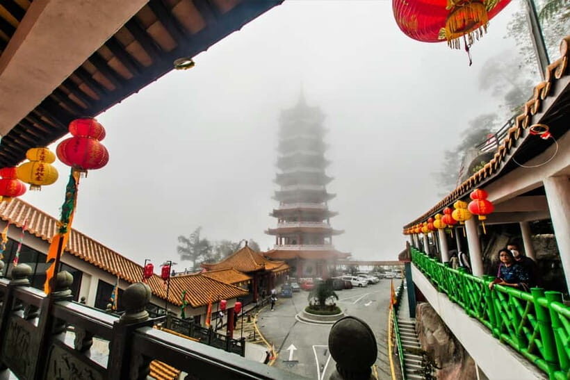 Kuala Lumpur: Genting Highlands Tour with Awana Cable Car - Chin Swee Caves Temple: calm stop, big visuals, and a clear photo moment