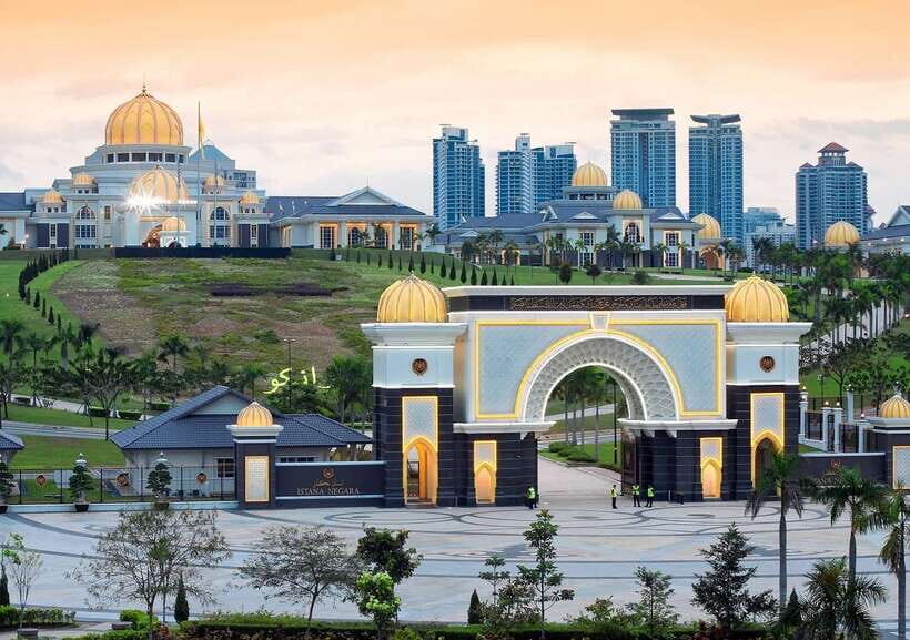 Kuala Lumpur: Half Day Group City Highlights Tour - National Mosque timing: plan around Friday closures