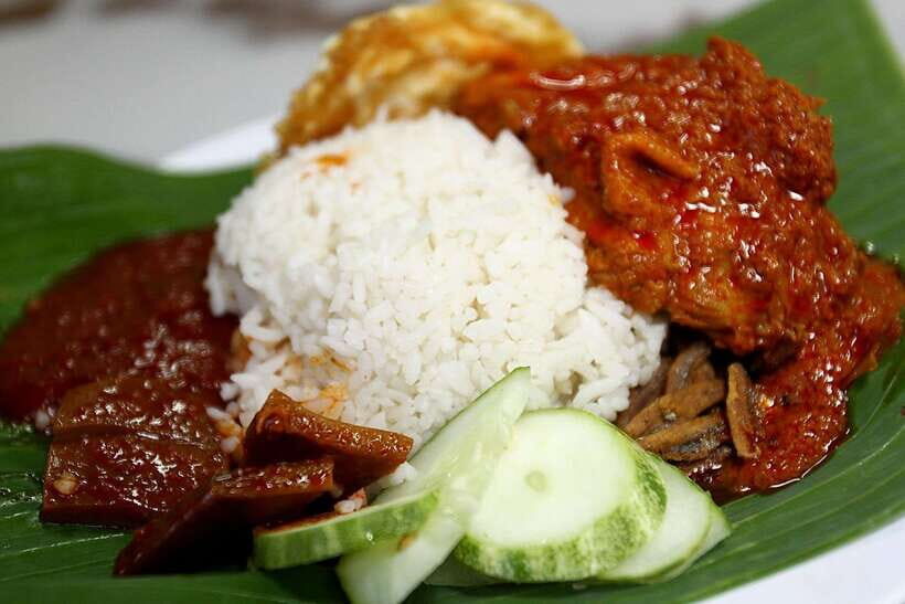 Kuala Lumpur: Half Day Local Food Walking Tour - Jalan Masjid India: snacks, aromas, and a street that talks back