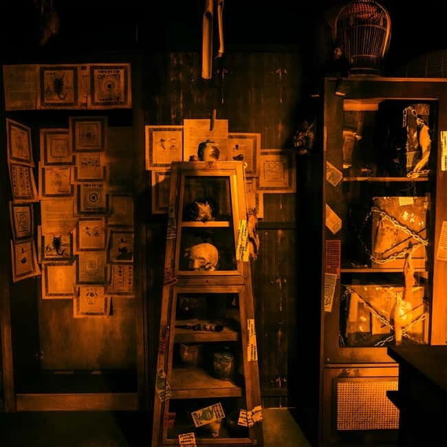 Kuala Lumpur: Hauntu The Linc Admission Ticket - Dark corridors, eerie rooms, and the moment the set takes over