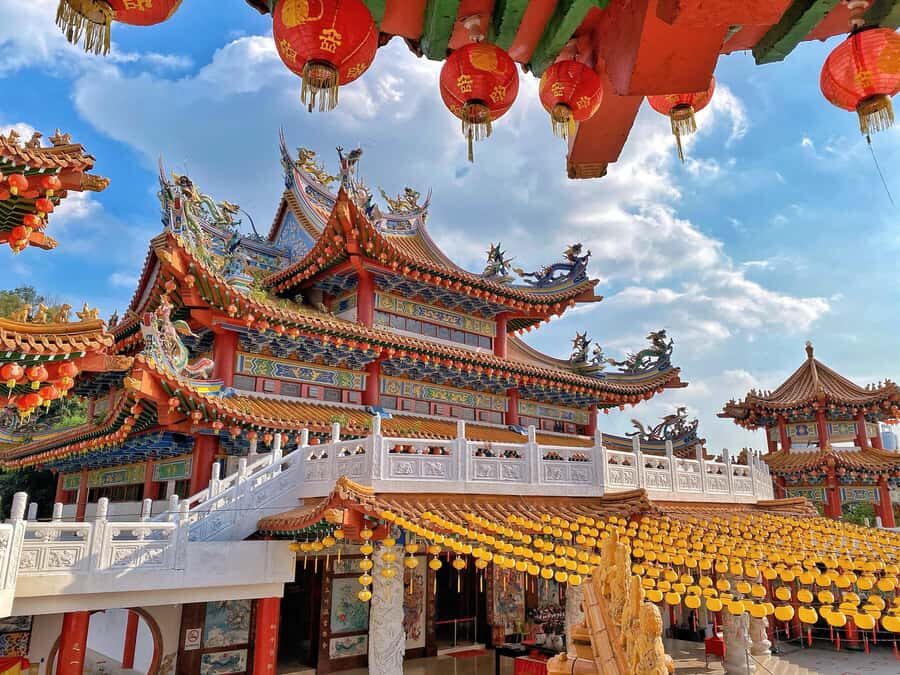 Kuala Lumpur: KL GRAND TOUR WITH 25 ATTRACTIONS - Food moment and the craft side: Old Malaya, chocolate, and batik