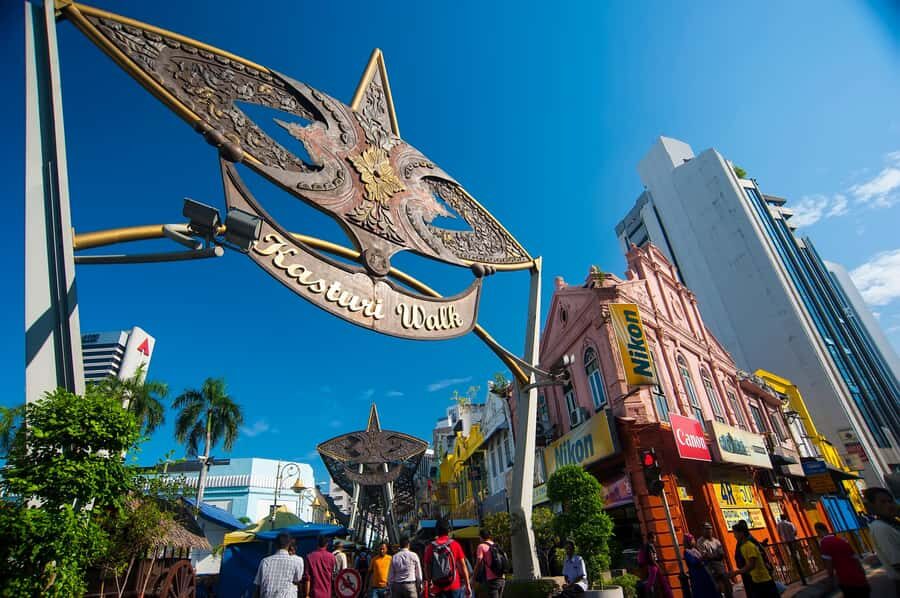 Kuala Lumpur: KL GRAND TOUR WITH 25 ATTRACTIONS - Pickup timing, meeting point, and the van reality check