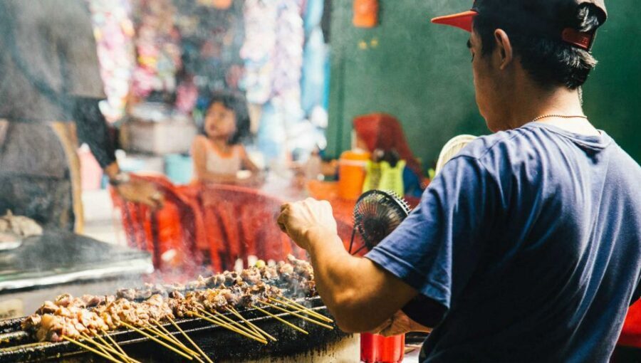 Kuala Lumpur: Local Street Food Night Tour - Stop 2 in Jalan Alor: dim sum bites and satay lok lok