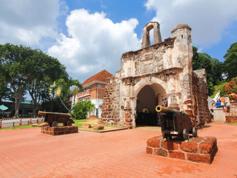 Kuala Lumpur: Malacca Day Trip with River Cruise and Lunch - Sin Hiap Hin, the oldest bar stop: authentic flavor or a detour?