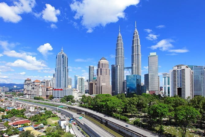 Kuala Lumpur Night City Tour: Experience the Nightlife - Lake Symphony at KLCC: The Light-and-Water Moment