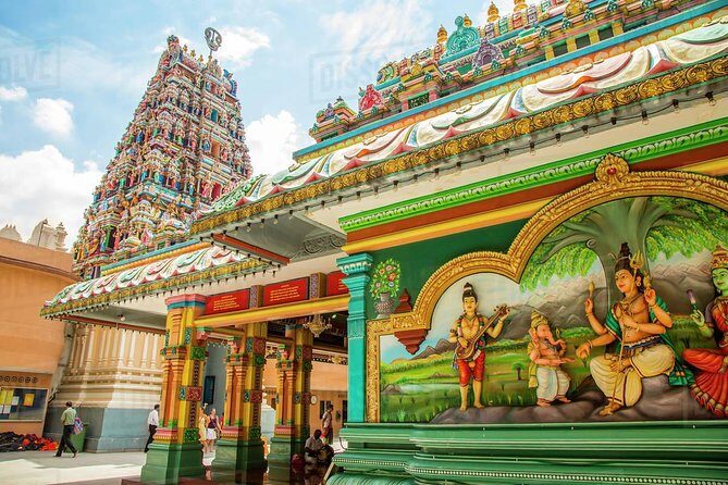 Kuala Lumpur Night Tour - Sri Mahamariamman Temple: classic colors, then outside viewing time