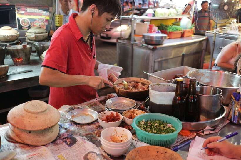 Kuala Lumpur: Nightlife Street Food Tour with 6 Tastings - Chinatown, coffee, dinner-style street food, and lantern alley