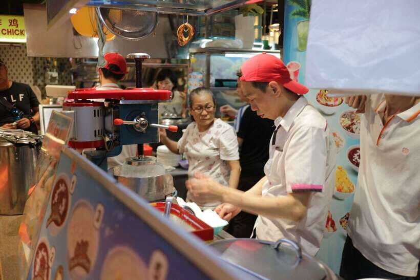 Kuala Lumpur: Nightlife Street Food Tour with 6 Tastings - The 70-year beef meatball soup: comfort you can taste