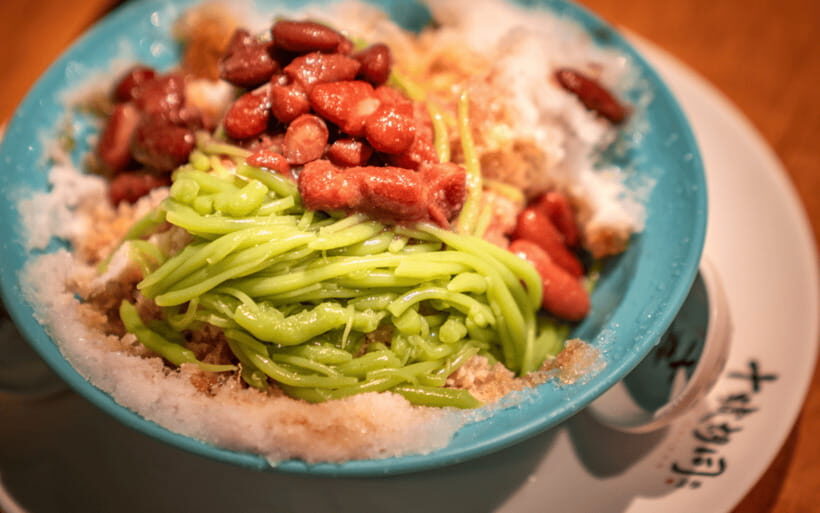 Kuala Lumpur: Nightlife Street Food Tour with 6 Tastings - Claypot Chicken Rice at a charcoal-fired eatery