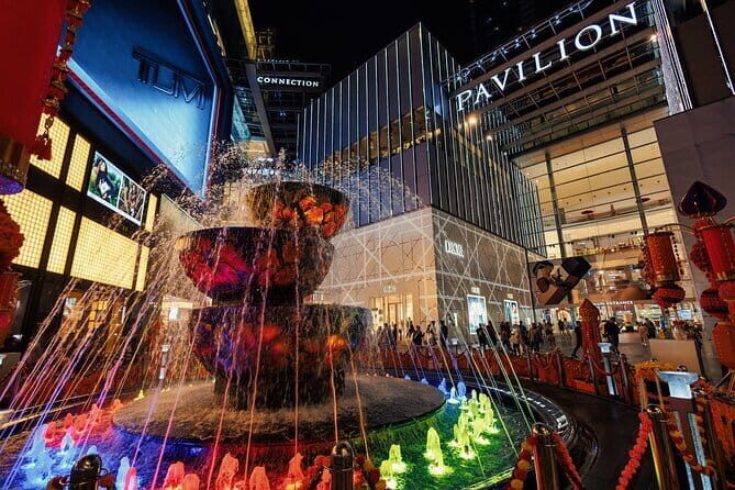 Kuala Lumpur: Nightlife Walking Tour with Local Guide - Liuli Crystal Fountain and the Symbolism Stop: A Meaningful Photo Interruption