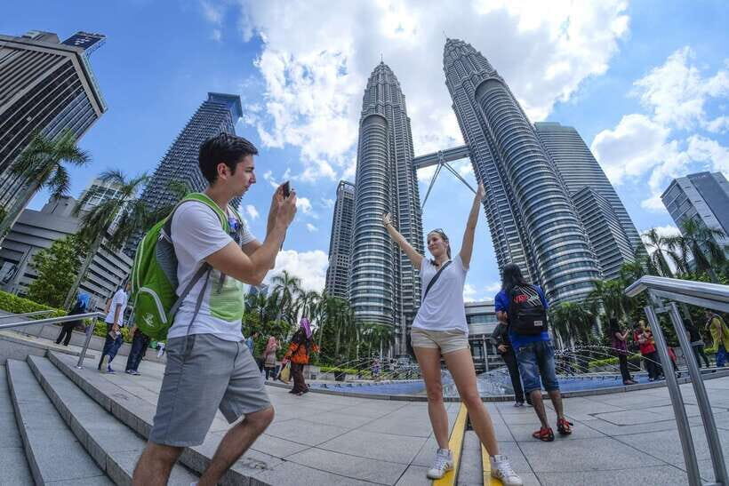 Kuala Lumpur Petronas Towers e-Tickets - Small group and an English greeter: how the pace feels