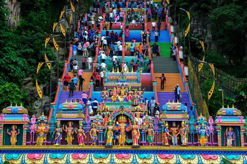 Kuala Lumpur: Private Batu Cave, National Mosque Tour, Lunch - Batu Caves: Hindu shrines, monkeys, and the 272 steps reality check