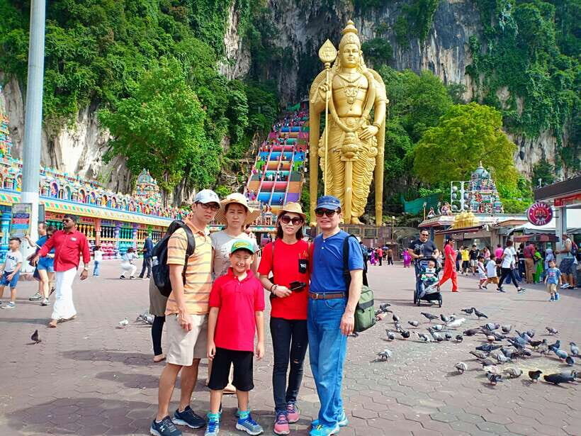 Kuala Lumpur: Private Batu Cave, National Mosque Tour, Lunch - Thean Hou Temple: a hilltop Buddhist temple with a protector story