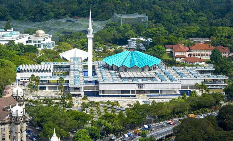 Kuala Lumpur: Private Full-Day 10 Wonders Tour - National Monument and Istana Negara: A Two-Beat View of Place