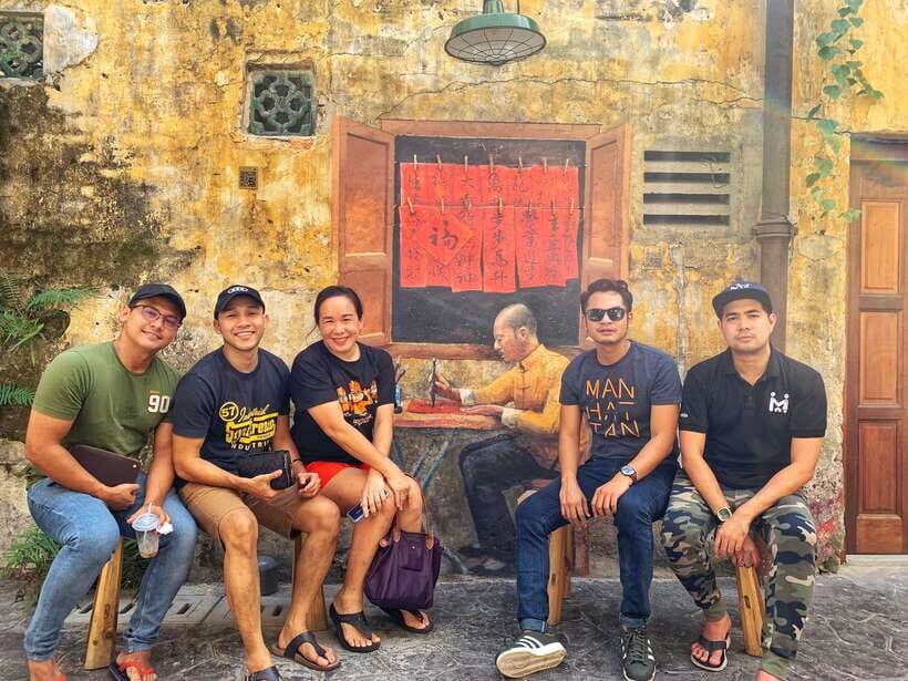 Kuala Lumpur: Private Highlights Instagram Tour - Lunch at a local Malaysian restaurant: fuel that keeps the day fun