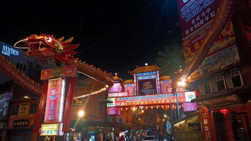 Kuala Lumpur: Private Malacca Night Tour w/Cruise & Trishaw - The Melaka River cruise at night: the payoff for your ticket