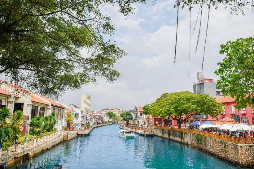 Kuala Lumpur: Private Malacca Night Tour w/Cruise & Trishaw - The 2-hour van ride from Bukit Bintang: use it, don’t fight it