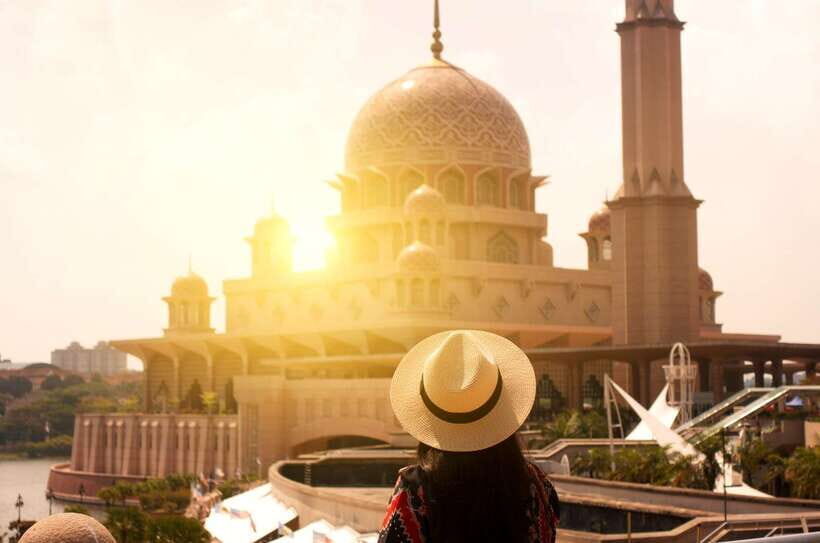 Kuala Lumpur: Putrajaya City Tour with Lake Cruise - Why Putrajaya feels different from Kuala Lumpur