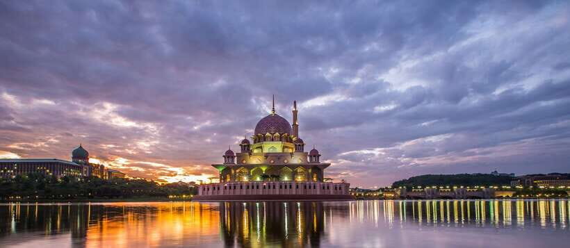 Kuala Lumpur: Putrajaya City Tour with Lake Cruise - Warisan Agriculture Heritage Park: rubber tapping plus fruit-and-cocoa context