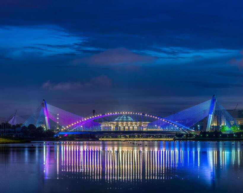 Kuala Lumpur: Putrajaya City Tour with Lake Cruise - Perdana Putra: the prime minister’s office and the “White House” feeling