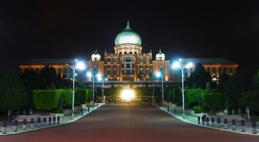 Kuala Lumpur: Putrajaya City Tour with Lake Cruise - Putrajaya International Convention Centre: a quick architectural breather