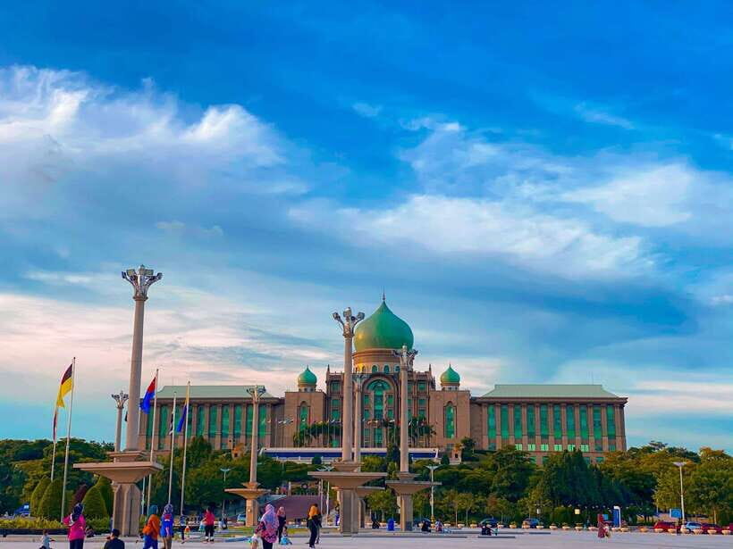 Kuala Lumpur: Putrajaya Tour Half Day Tour [Shared/Private] - Putrajaya’s futuristic calm: why this half-day works