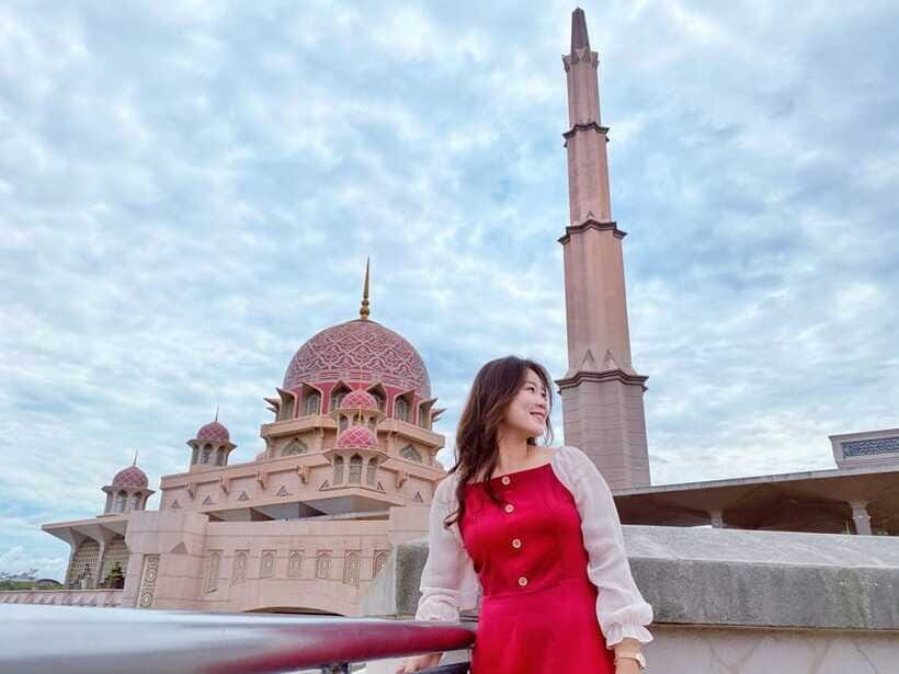 Kuala Lumpur: Putrajaya Tour Half Day Tour [Shared/Private] - Perdana Putra and the Government Centre: architecture you can read