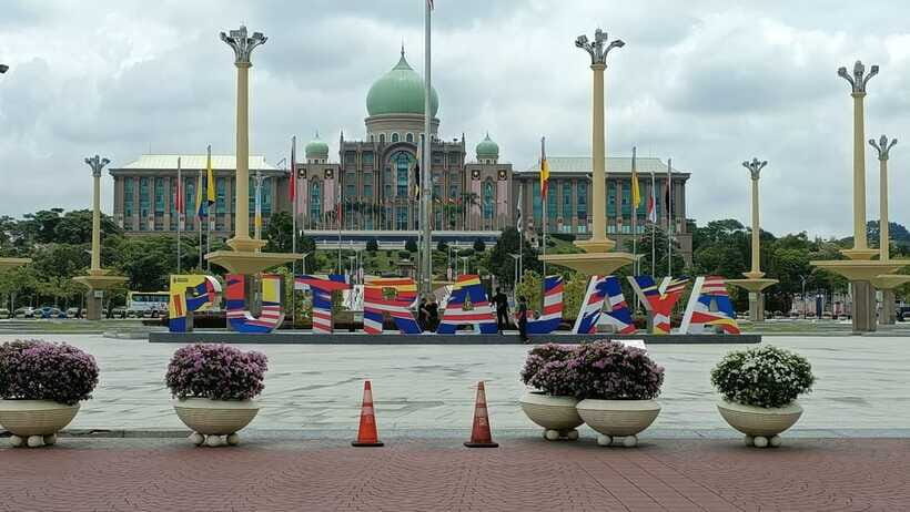 Kuala Lumpur: Putrajaya Tour with Hotel Pickup - The real value of hotel pickup, private pacing, and an English-speaking guide