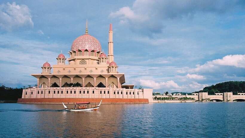 Kuala Lumpur: Putrajaya Tour with Traditional Boat Cruise - Key highlights worth your attention