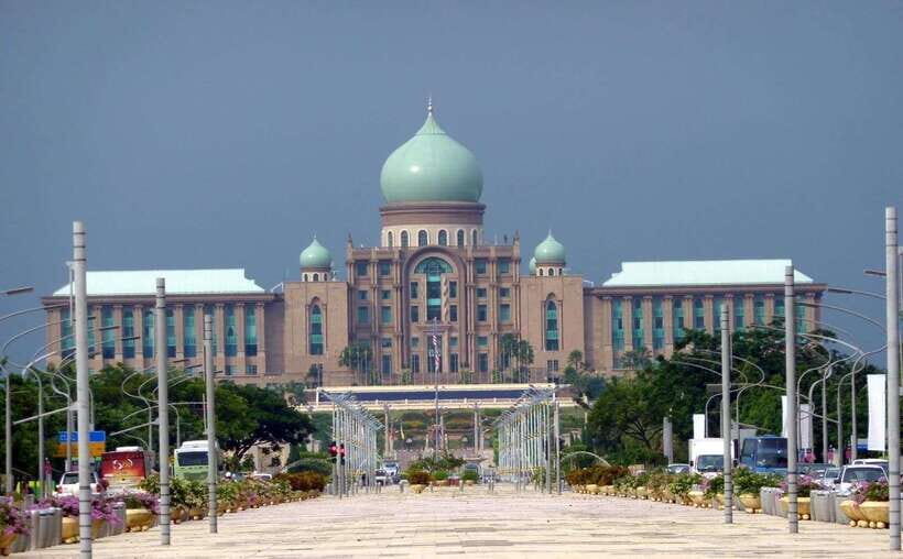 Kuala Lumpur: Putrajaya Tour with Traditional Boat Cruise - Price and value: what $30 buys you here