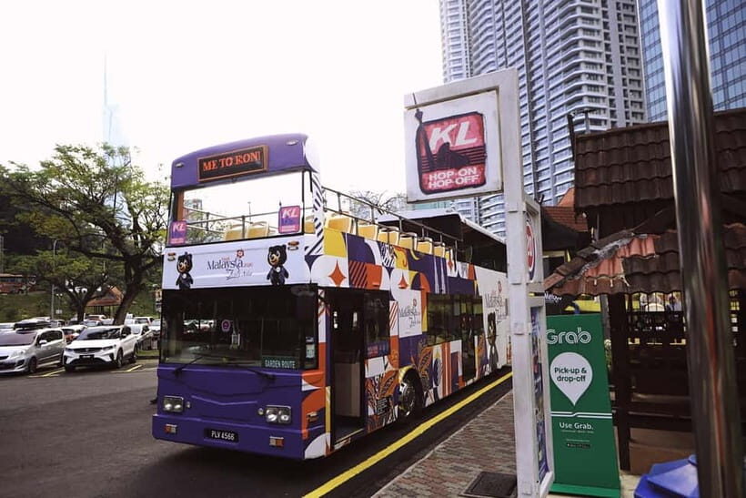 Kuala Lumpur: Ronda Hop-On Hop-Off City Sightseeing Bus Pass - Comfort, seating, and the “two hours per route” reality