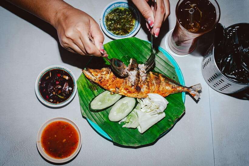 Kuala Lumpur: Sambal Street Food Tour with 15+ Tastings - Cold and Sweet Finish: Cendol with Durian (and other street desserts)