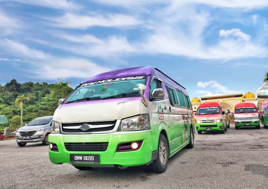 Kuala Lumpur: Sightseeing by Private Vehicle with Driver - What your driver actually does during the tour stops