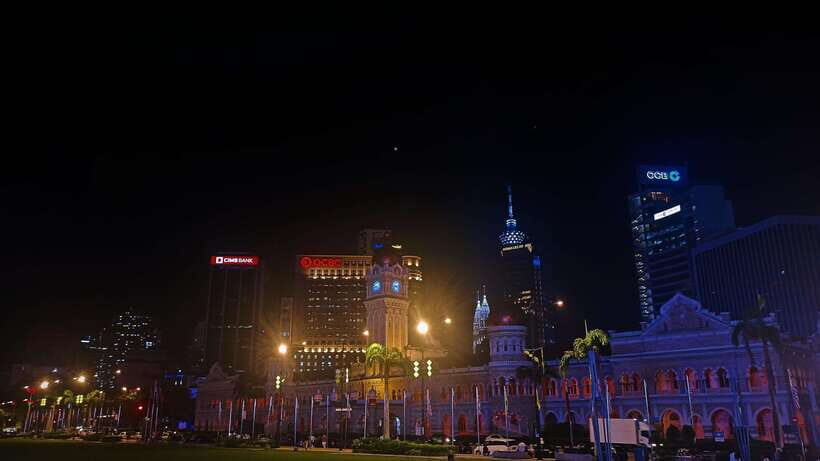 Kuala Lumpur: Sightseeing, Markets, and Food Night Tour - Istana Negara and Merdeka Square: royal lineage to independence