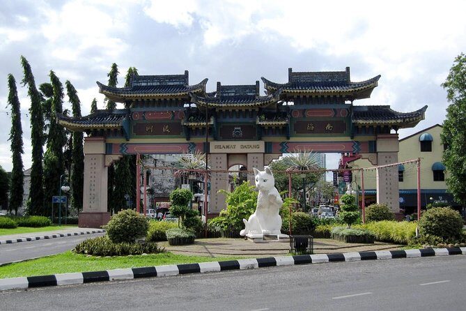Kuching Half Day City Tour - Kuching Mosque: noticing architecture and how locals use space