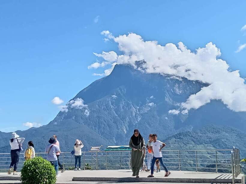 Kundasang : Poring Hot Spring + Desa & Meal Shared Tour - Nabalu Handicraft Market: Souvenirs and Snacks in the Right Dose