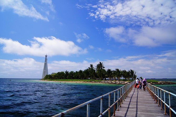 Langkawi Island Hopping Boat Tour with Return Transfer - Dayang Bunting Island: freshwater lake views and the steps