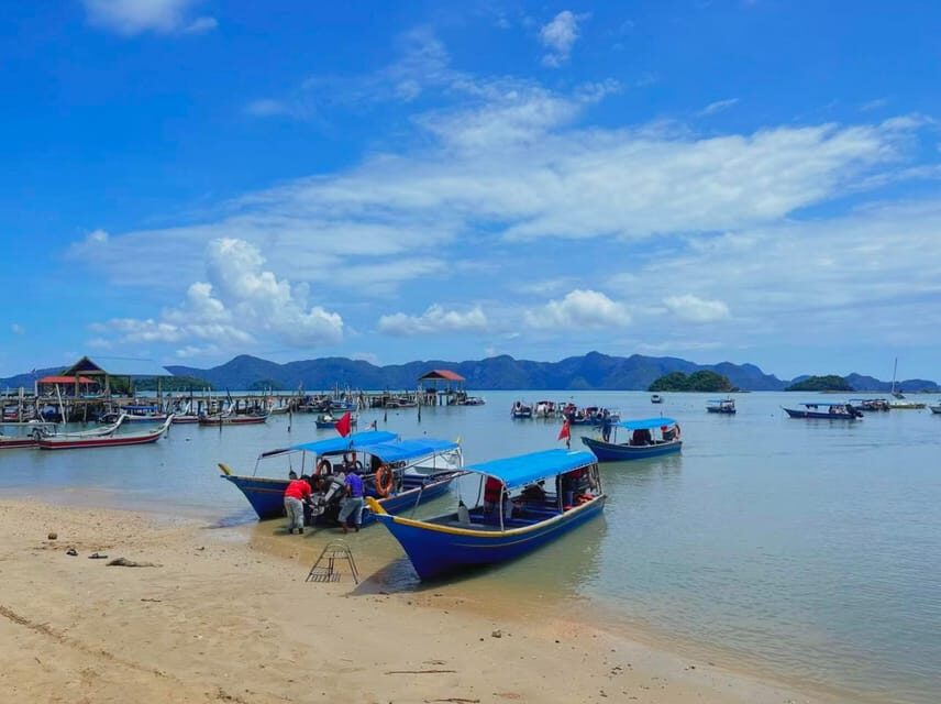 Langkawi: Island Hopping Shared Boat Tour - Tasik Dayang Bunting Lake Stop: The Steps, the Queue, and How to Use Your Hour