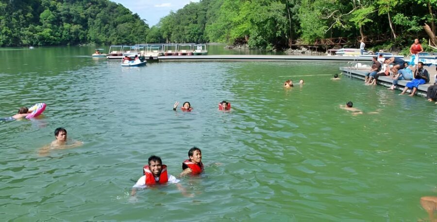 Langkawi: Island Hopping Shared or Private Boat Options - Eagle feeding: how to enjoy it even if it lasts seconds