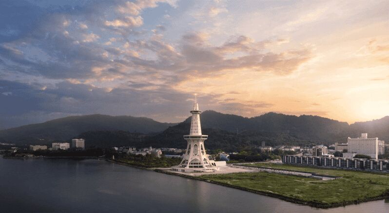 Langkawi: Maha Tower Langkawi Admission Ticket - The Skywalk with a transparent platform: the thrill part, explained