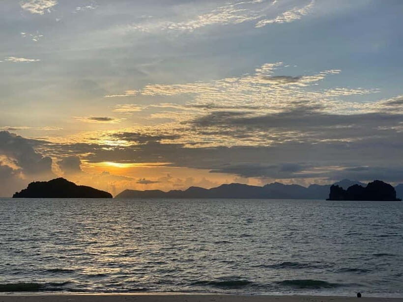 Langkawi: River Cruise and Sunset Cruise Lunch Available - Meeting Din at Kilim Jetty: when to show up