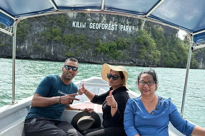 Langkawi Sightseeing Tour Including Cable Car And Sky Bridge - Start at Eagle Square for an easy first photo