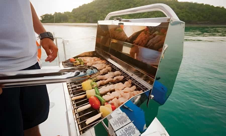 Langkawi: Sunset Cruise Experience - Dinner Options: Basic Snacks vs BBQ Buffet vs Halal Bento