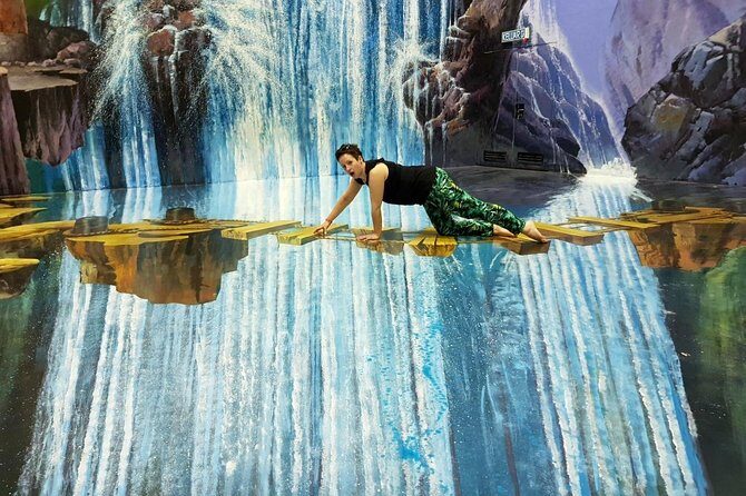 Langkawi Tour with SkyBridgewalk,Langkawi Cable Car,Oriental Village pass - Stop 3: Oriental Village and Eagle Square for shopping + Dataran Lang photos