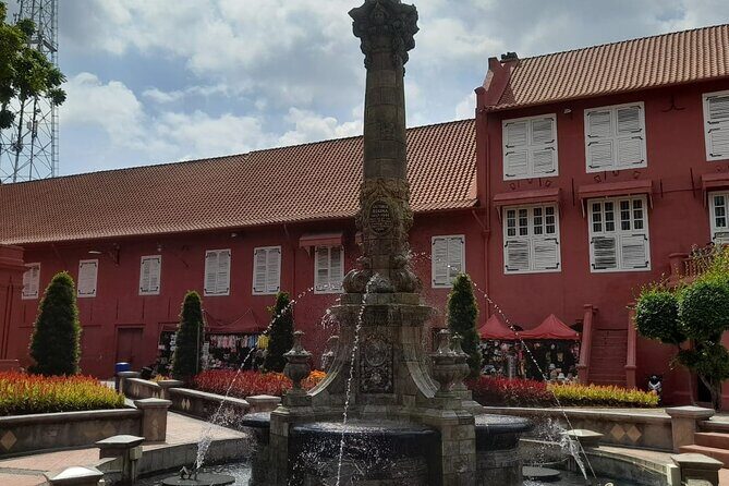 Malacca Day Tour from Kuala Lumpur - Jonker Street: your best payoff for snacks and souvenirs